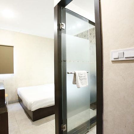 Hotel Reddoorz @ Gajah Mada Jakarta Exteriér fotografie