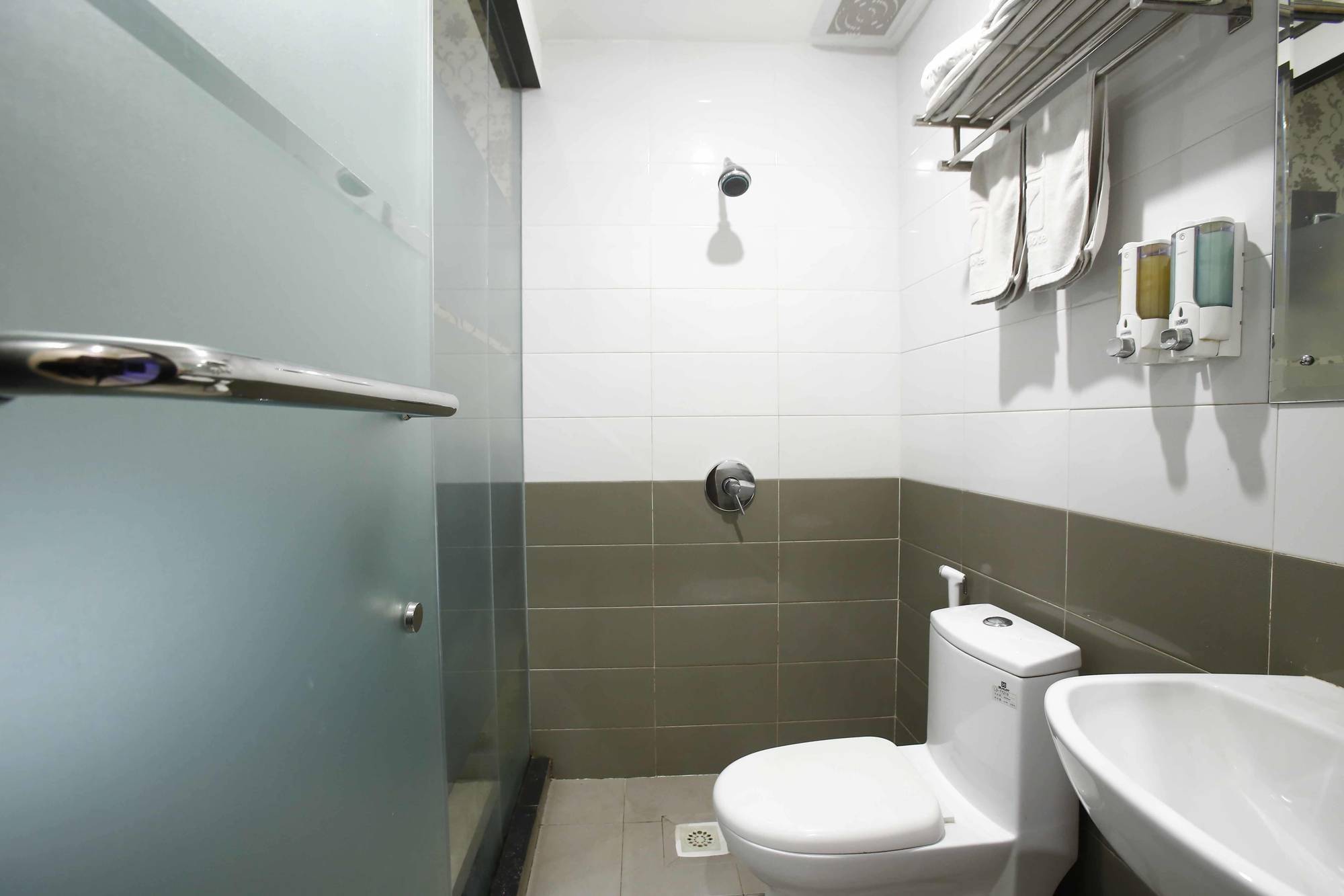 Hotel Reddoorz @ Gajah Mada Jakarta Exteriér fotografie