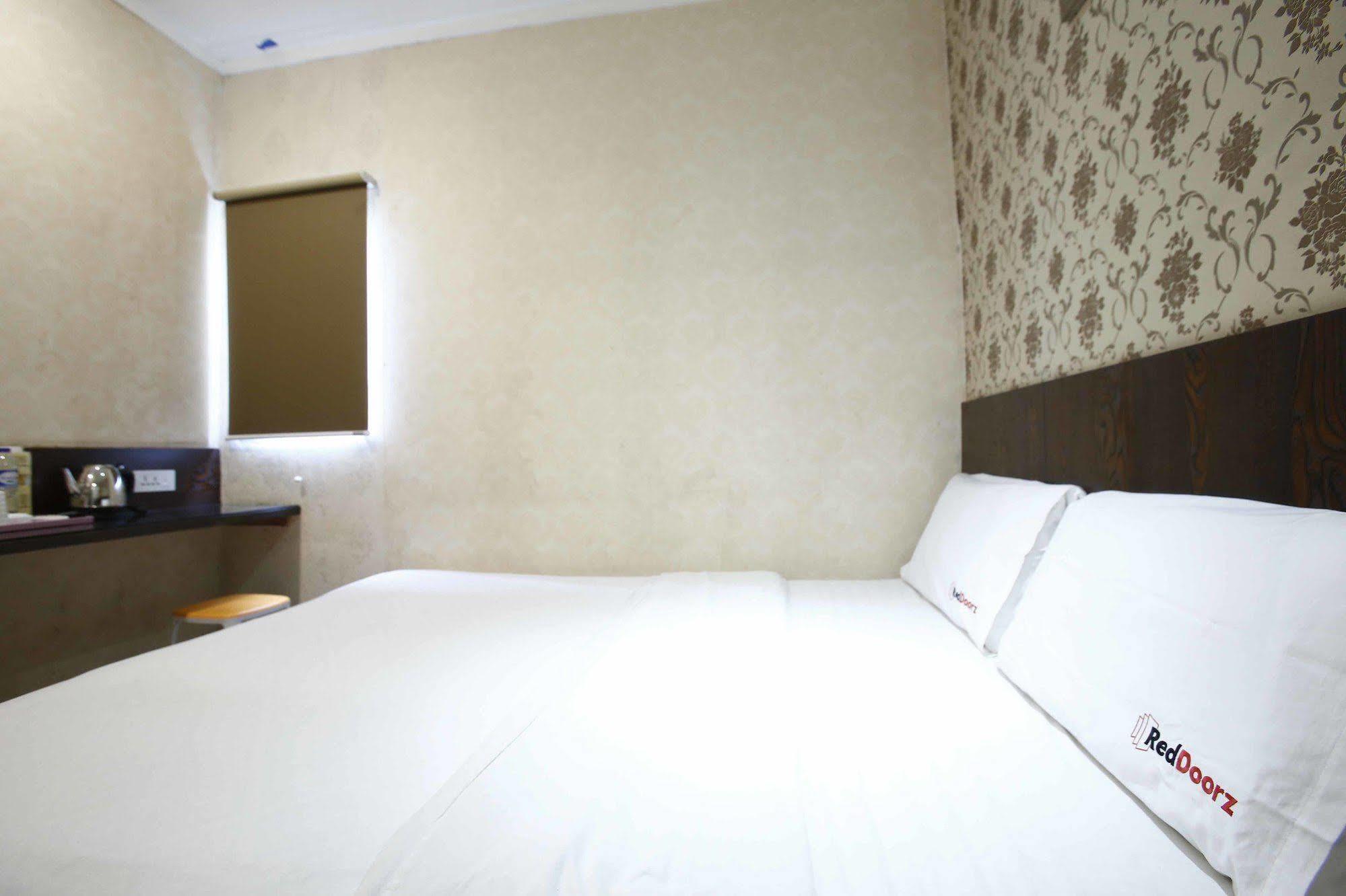 Hotel Reddoorz @ Gajah Mada Jakarta Exteriér fotografie