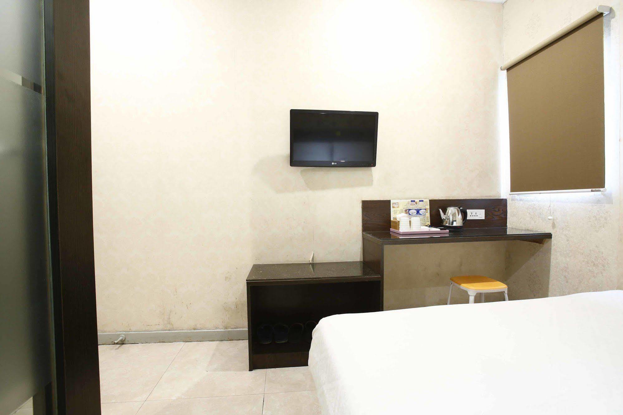 Hotel Reddoorz @ Gajah Mada Jakarta Exteriér fotografie