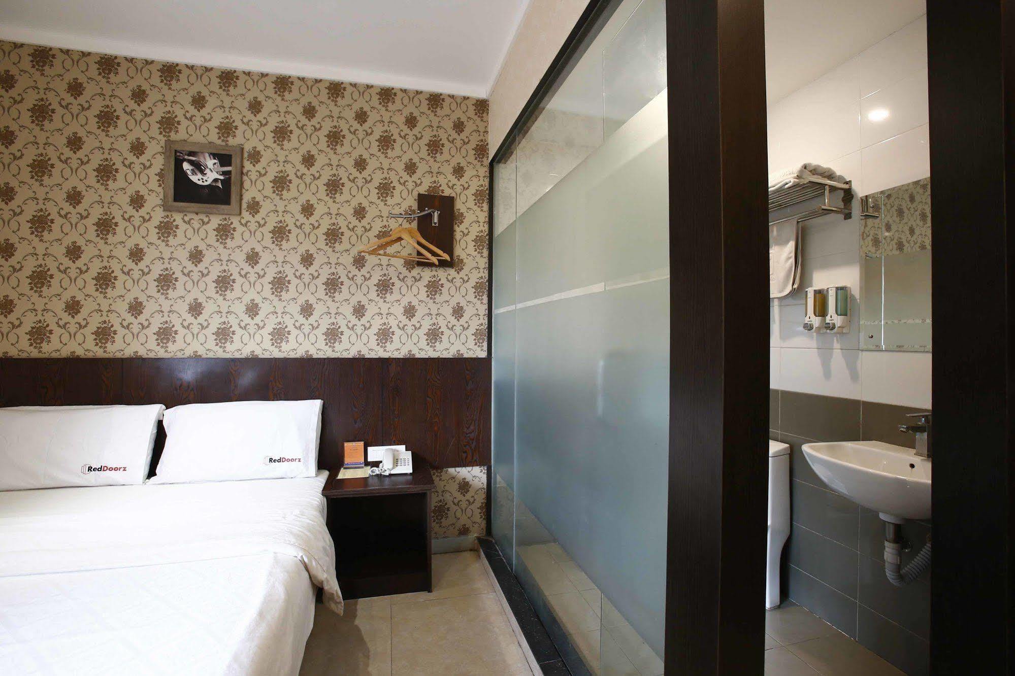 Hotel Reddoorz @ Gajah Mada Jakarta Exteriér fotografie