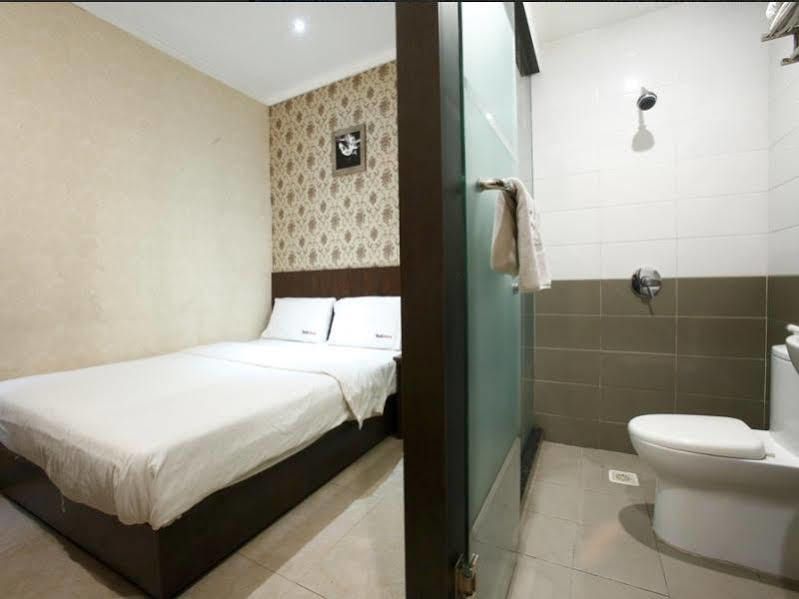 Hotel Reddoorz @ Gajah Mada Jakarta Exteriér fotografie